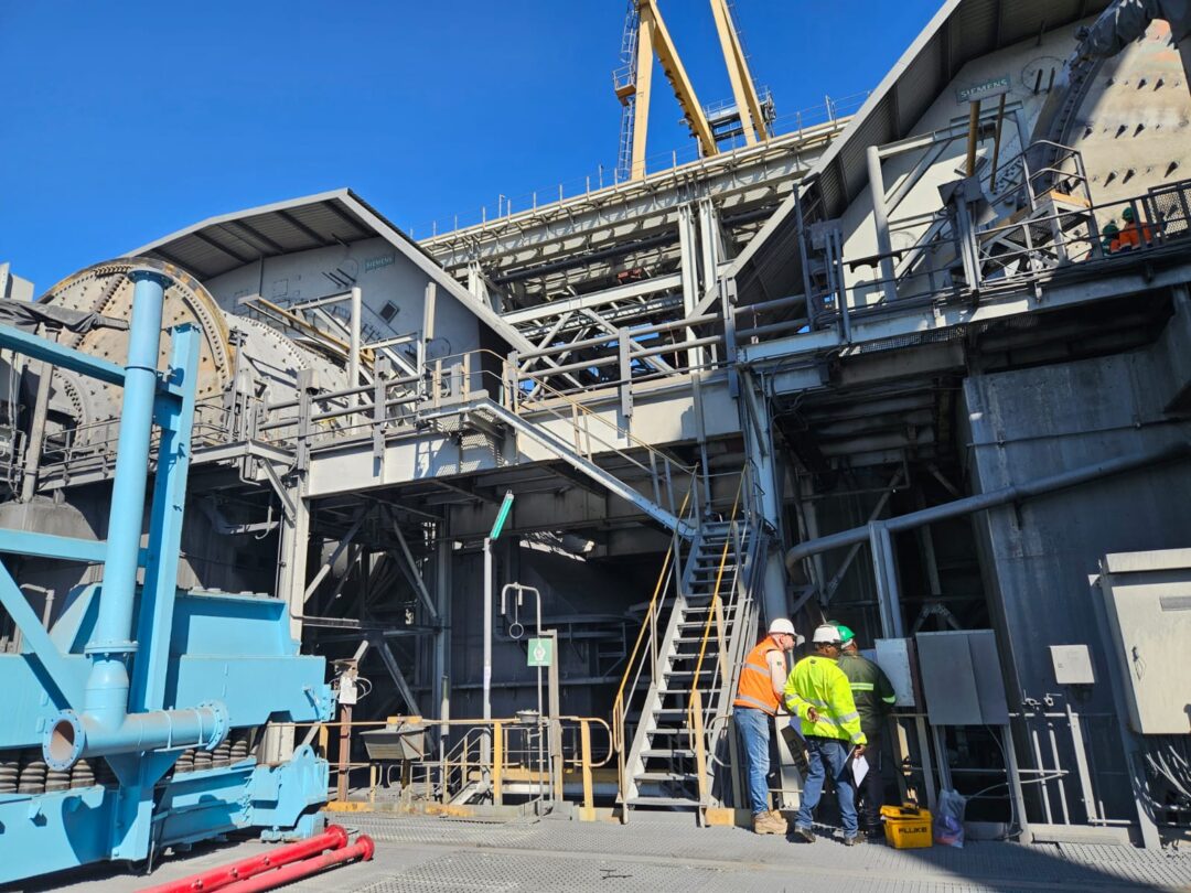 Daytime mine with three workers on site – CACS maintenance support